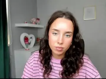 Chaturbate Live Sex Cam of adelesolo