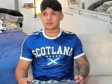 Chaturbate Live Sex Cam of lunay_xtreemboy