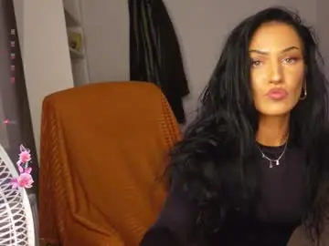 Chaturbate Live Sex Cam of agelina_summer