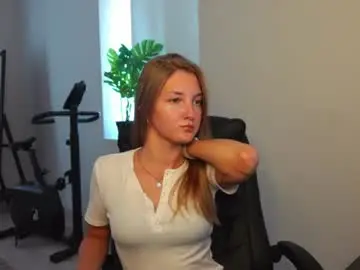 Chaturbate Live Sex Cam of agelina_summer