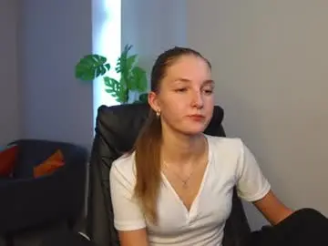 Chaturbate Nude Webcam of agelina_summer