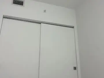 Chaturbate Nude Webcam of elenahere4u