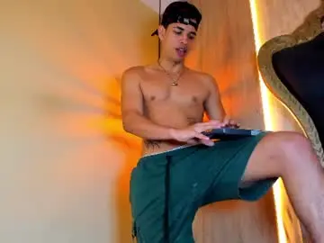 Chaturbate Best live sex cam show of benjamin_more