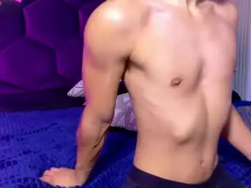 Chaturbate Live Sex Cam of andyjustgame_