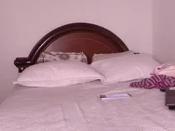 Chaturbate Live Sex Cam of miia_monroy