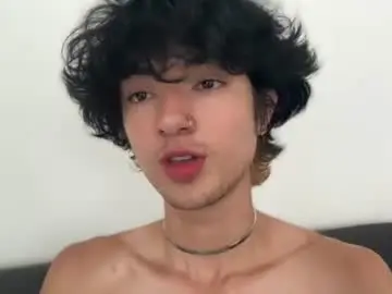 Chaturbate Live Sex Cam of elliotvolkov