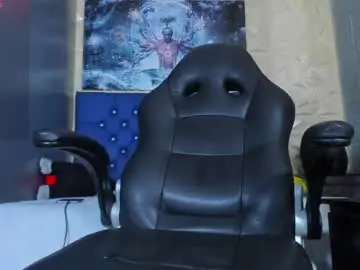 Chaturbate Live Sex Cam of george_bigcock24cm