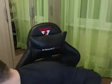 Chaturbate Live Sex Cam of golden_boyyy21