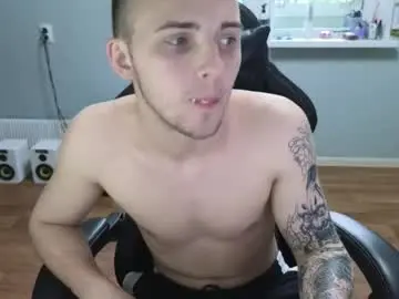 Chaturbate Live Sex Cam of golden_boyyy21