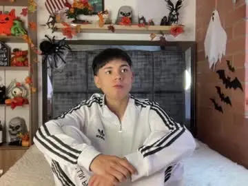 Chaturbate Free Live Porn of andy_belier
