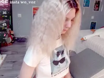 Chaturbate Live Sex Cam of careful_i_bite