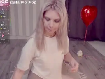 Chaturbate Live Sex Cam of careful_i_bite