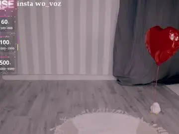 Chaturbate Live Sex Cam of careful_i_bite