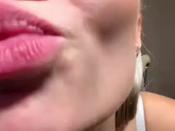 Chaturbate Live Sex Cam of leomaainslie