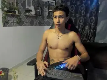 Chaturbate Live Porn of bruno_snow
