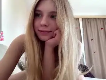 Chaturbate Live Sex Cam of chloe_show