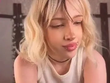 Chaturbate Live Sex Cam of nerdy_freyua
