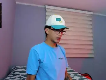 Chaturbate Nude Webcam of guy_veryhot1
