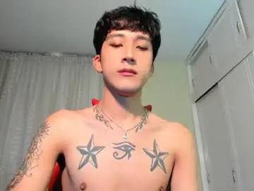 Chaturbate Live Sex Cam of guy_veryhot1