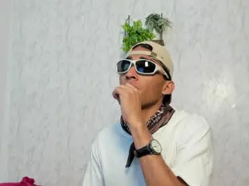 Chaturbate Live Sex of dady_show69