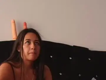 Chaturbate Live Sex Cam of emmi_11
