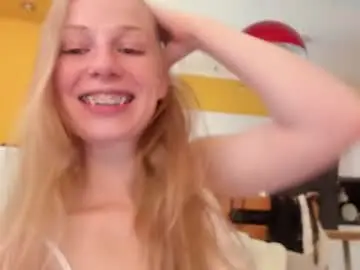 Chaturbate Live Sex Cam of magic_couple13