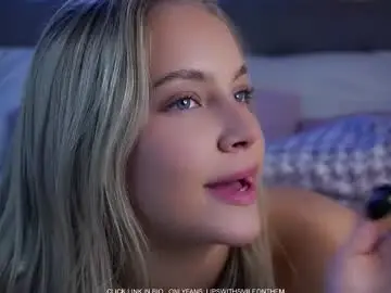 Chaturbate Free Live Porn of lipswithsmileonthem