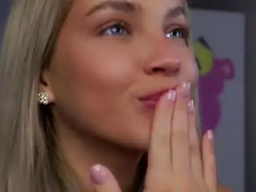 Chaturbate Free Live Porn of lipswithsmileonthem