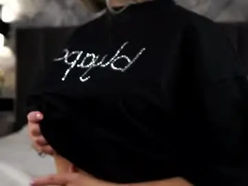 Chaturbate Sex Cam of lipswithsmileonthem