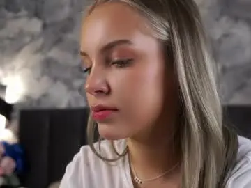 Chaturbate Adult Video Chat of lipswithsmileonthem