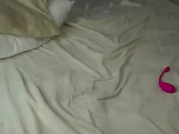 Chaturbate Live Sex Cam of lipswithsmileonthem