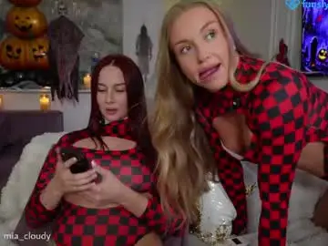 Chaturbate Live Sex of mia_cloudy