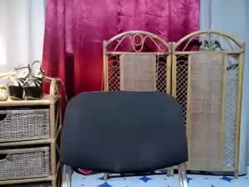 Chaturbate Sex Chat of kisses_asian143