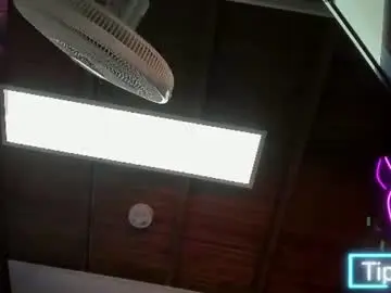 Chaturbate Live Sex Cam of mila_spice22
