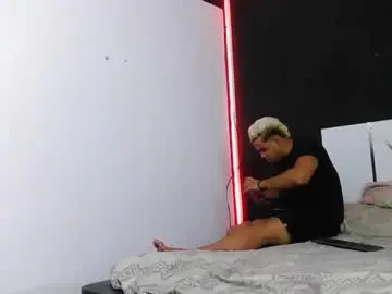 Chaturbate Watch Live Sex Cams of dombylogan