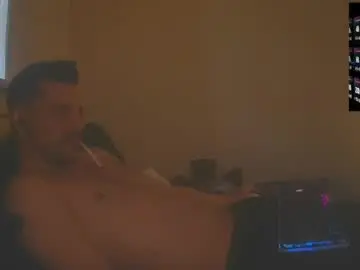 Chaturbate Live Sex Cam of bigcawwwk