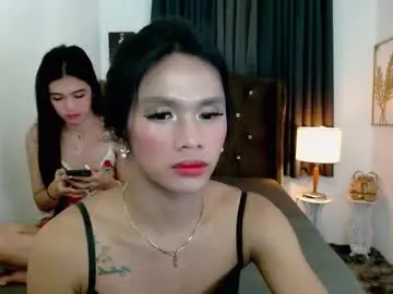 Chaturbate Free Porn Cam of hollyyumiloove