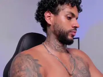 Chaturbate Live Sex Cam of luigi1_