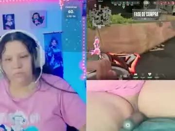 Chaturbate Live Sex Cam of crystal_velvet01