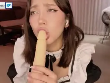 Chaturbate Live Sex of maxine_8