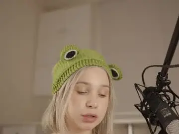 Chaturbate Free Porn Cam of jennyplaudis_