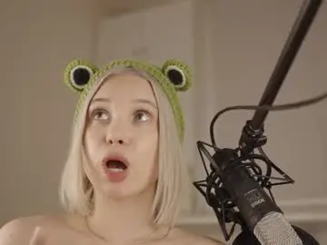 Chaturbate Sex Chat of jennyplaudis_