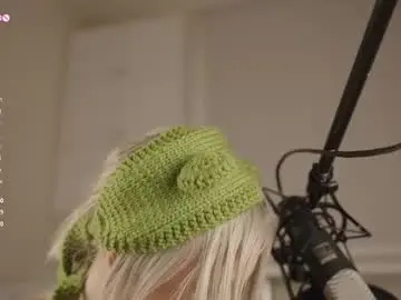 Chaturbate Adult Video Chat of jennyplaudis_