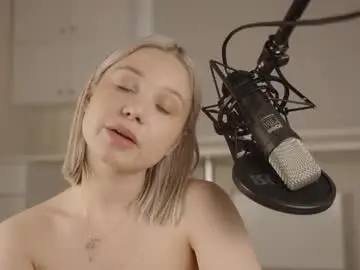 Chaturbate Best live sex cam show of jennyplaudis_