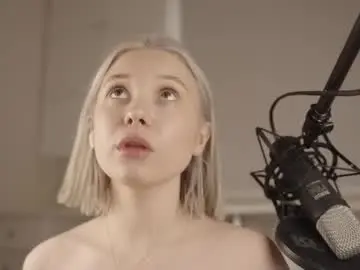 Chaturbate Nude Webcam of jennyplaudis_