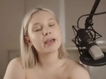 Chaturbate Free Porn Cam of jennyplaudis_