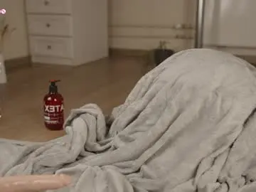 Chaturbate Best live sex cam show of jennyplaudis_