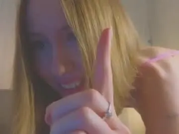 Chaturbate Live Sex Cam of cuute_angell