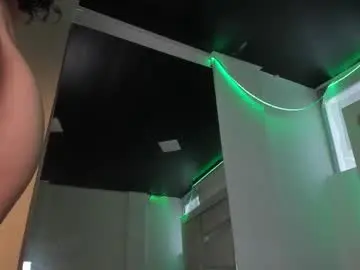 Chaturbate Live Sex Cam of chrystal_jade