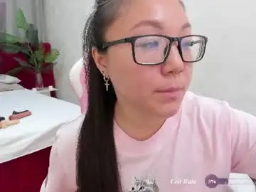 Chaturbate Live Sex Cam of honeyy_beee
